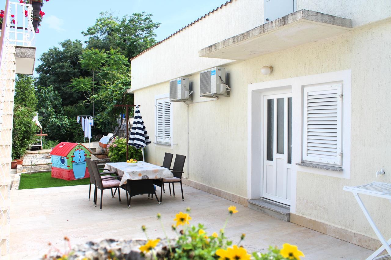 Apartment Maja Krk Town Exterior photo